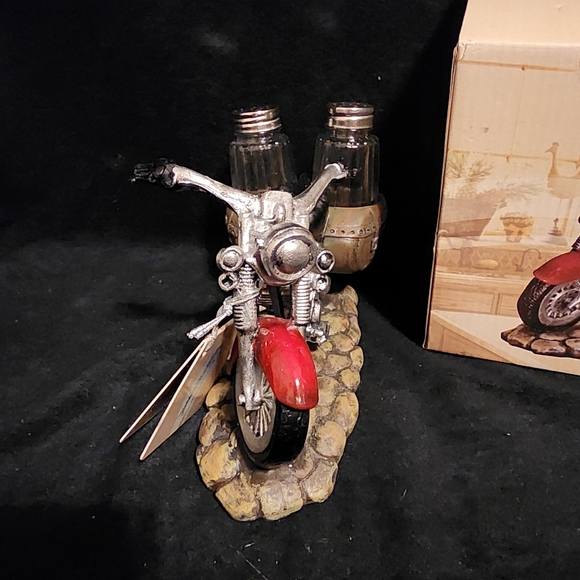 Motorcycle Salt and Pepper Holder - Picture 2 of 5